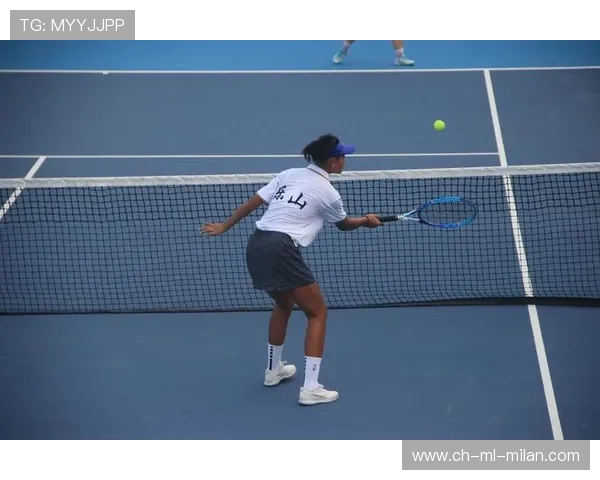 网球截击反杀引全场尖叫：激情瞬间背后的竞技魅力