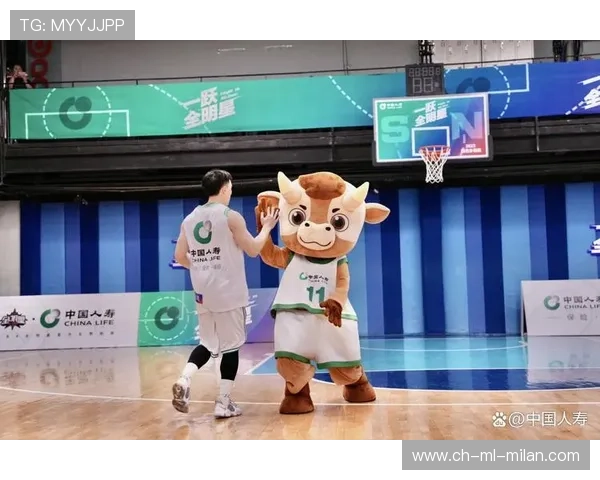 CBA 球员空接扣篮震飞球馆屋顶