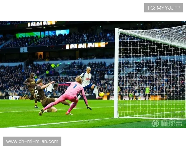 孙兴慜急停甩开防守后送出关键斜传,热刺创造进攻浪潮 孙兴慜急停甩开防守后送出关键斜传,热刺创造进攻浪潮