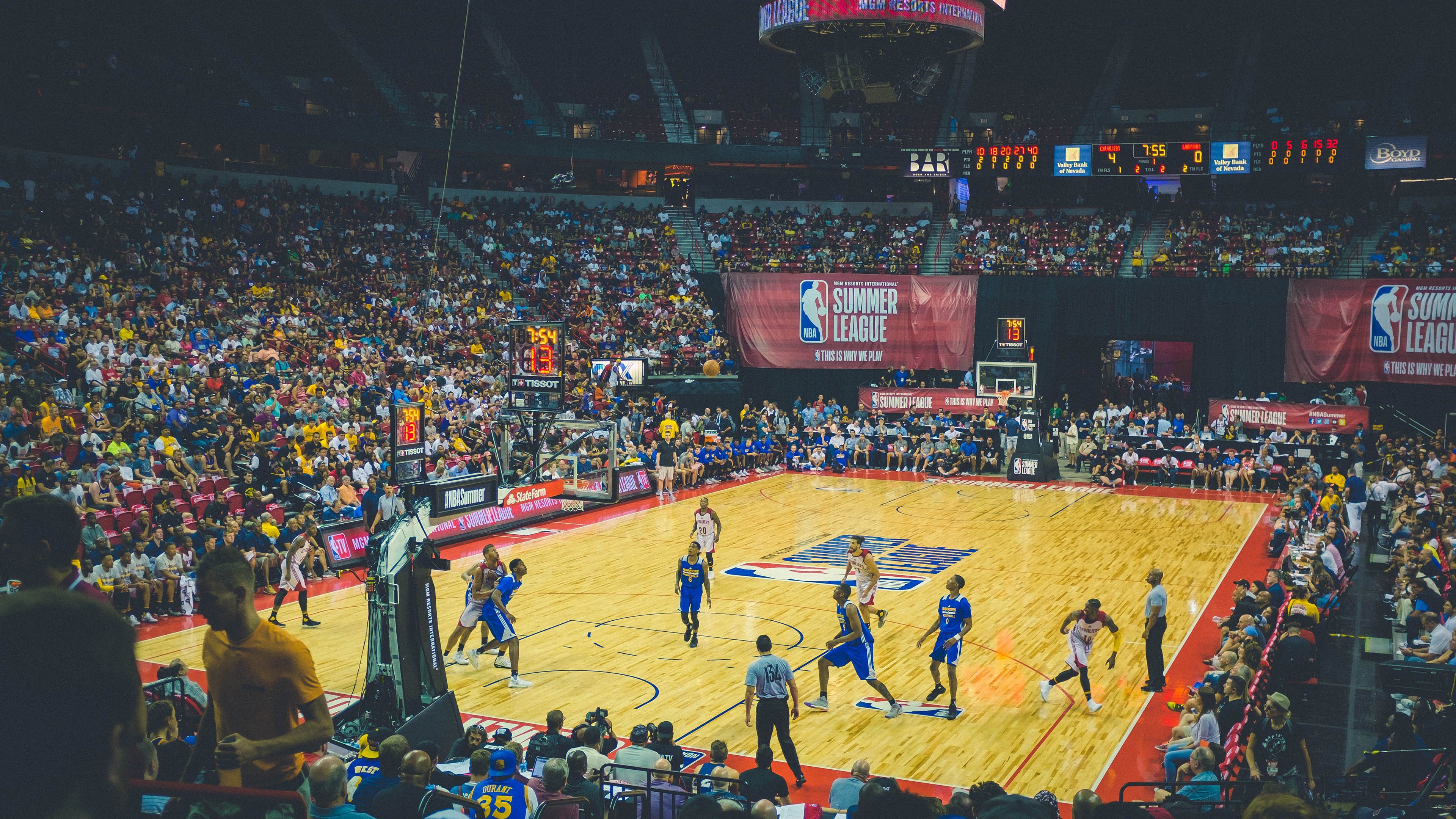 奥卡拉汉决赛中段加速领跑赛道，奥卡拉在哪里